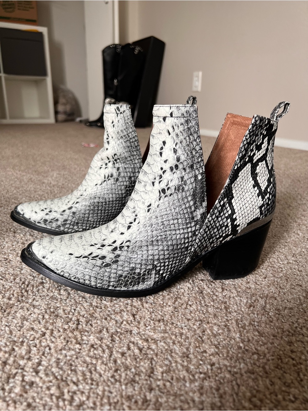 11 Jeffrey Campbell white snake Cromwell booties western